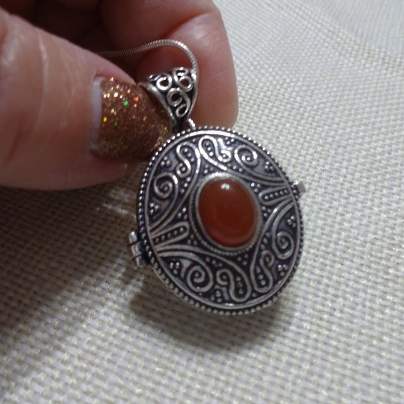 Elegant "CARNELIAN" Filigree Handmade Sterling Locket/Chain #521B - Picture 2 of 4